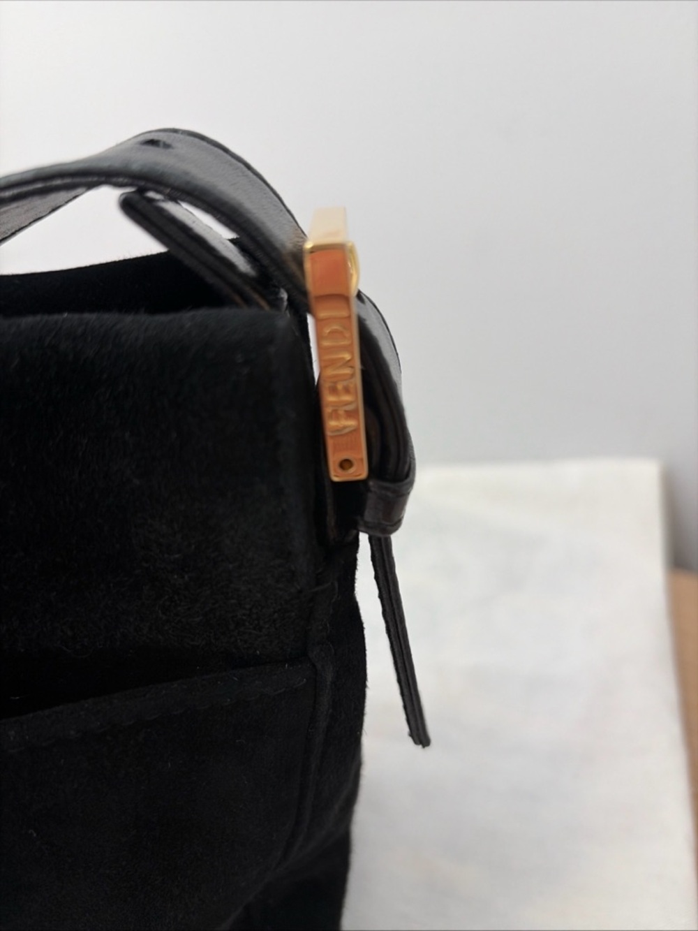 Authentic vintage Fendi mamma Baguette shoulder bag from the early 2000s. - Picture 7 of 16